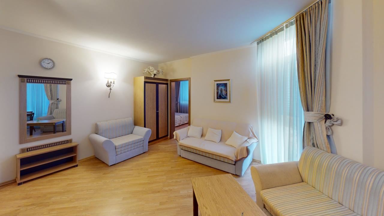 Panoramatický prostorný byt s jednou ložnicí na první linii moře v Elenite