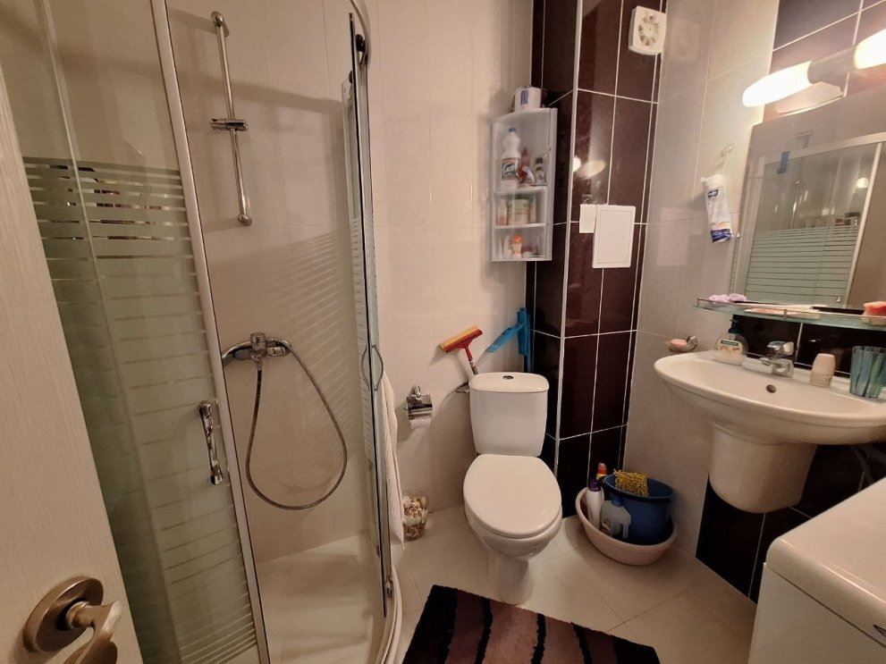Světlý 2pokojový apartmán v komplexu v Ravdě – blízko moře a centrální infrastruktury