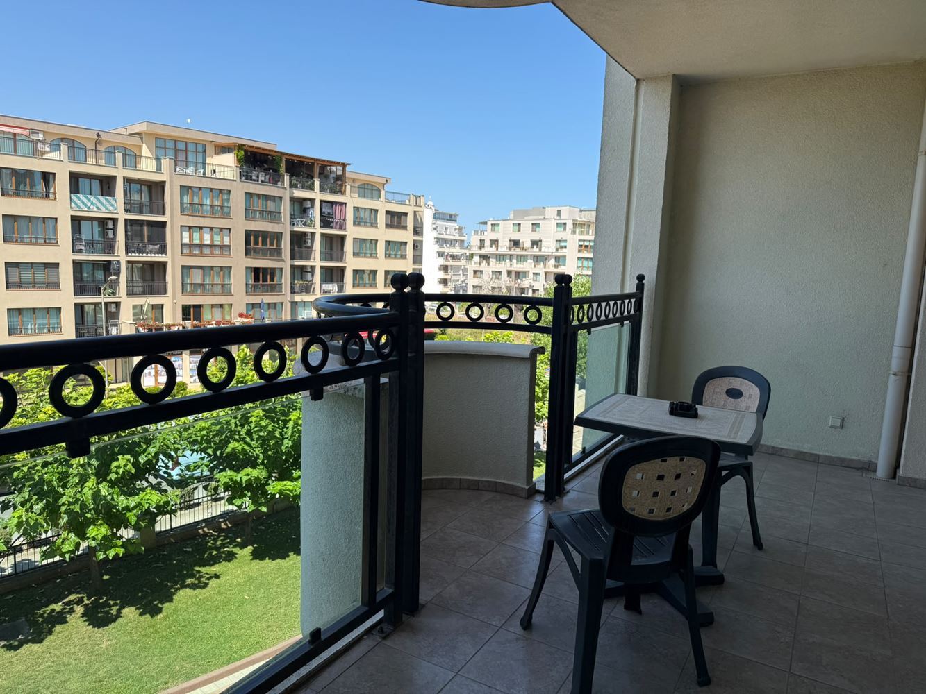 Prostorný apartmán s jednou ložnicí v první linii v Pomorie