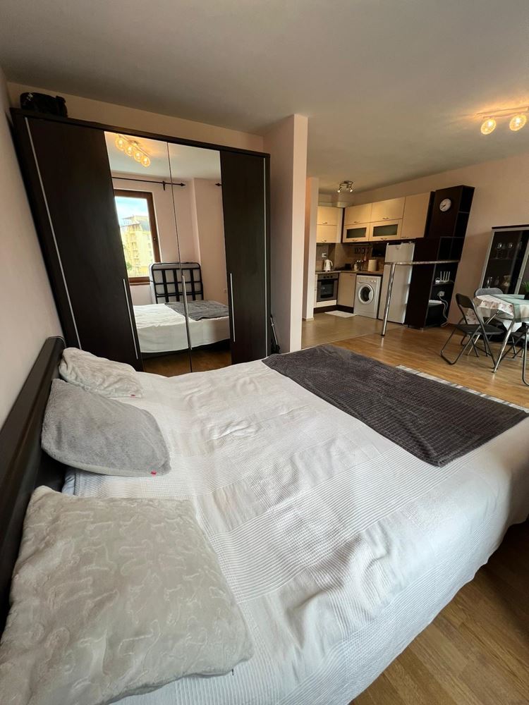 Prostorné studio s výhledem na bazén v Sunny Beach – plně zařízené