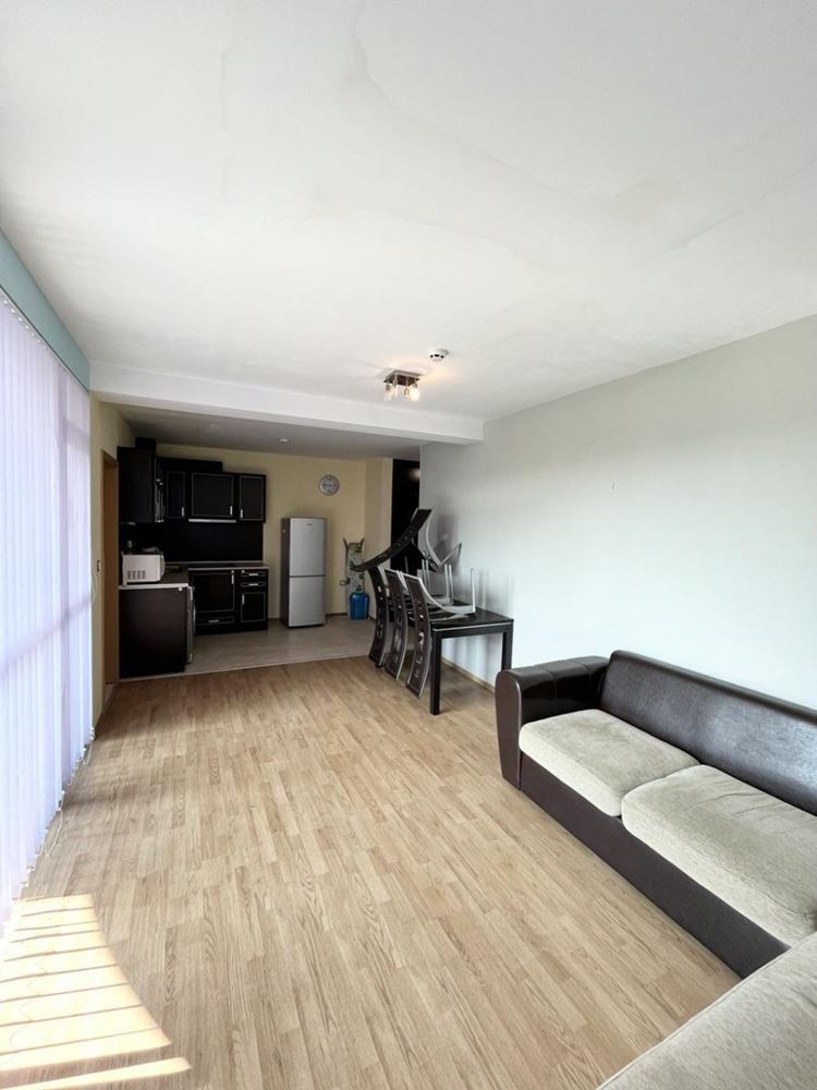 Prostorný apartmán s jednou ložnicí a výhledem na bazén ve skvěle udržovaném komplexu v Pomorie