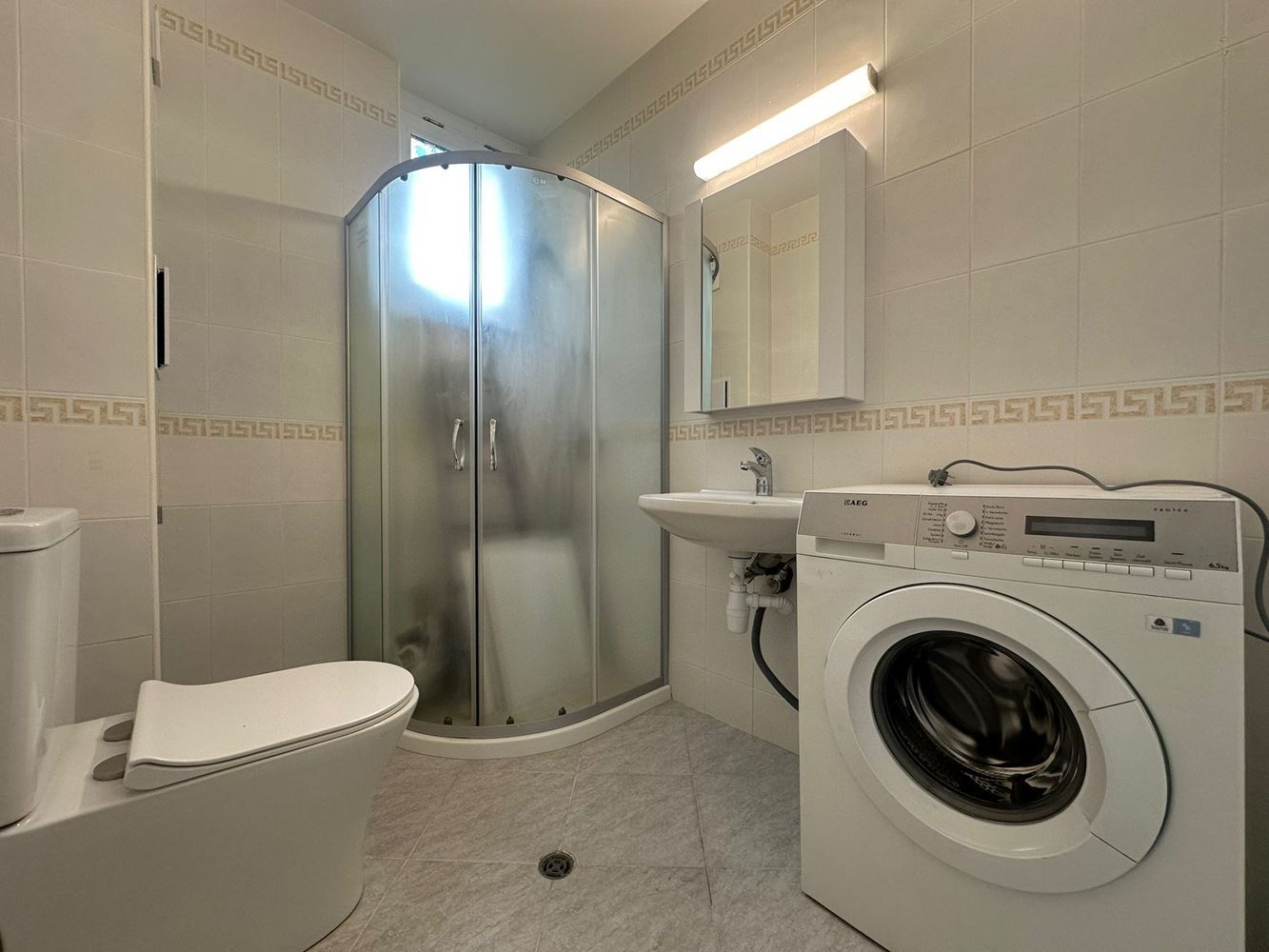 Luxusně zařízený apartmán s jednou ložnicí bez poplatku za údržbu na Slunečném pobřeží