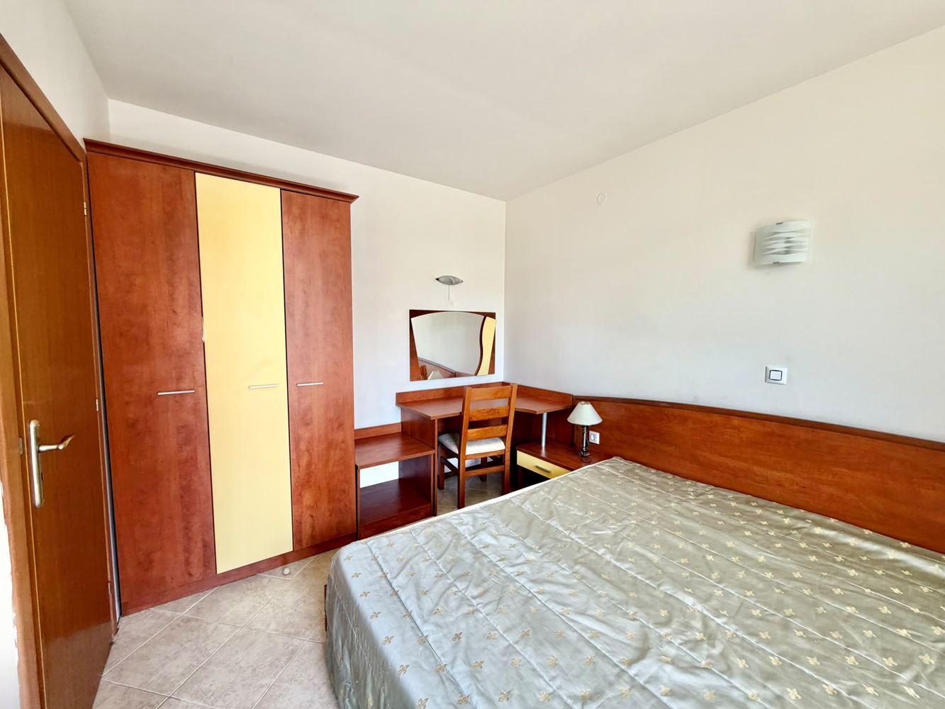 Prostorný apartmán s jednou ložnicí a výhledem na moře ve druhé linii od moře na Slunečném pobřeží