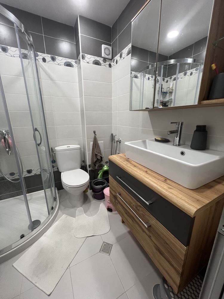 Prostorný apartmán s jednou ložnicí a výhledem na moře jen jednu minutu od pláže ve Sveti Vlas
