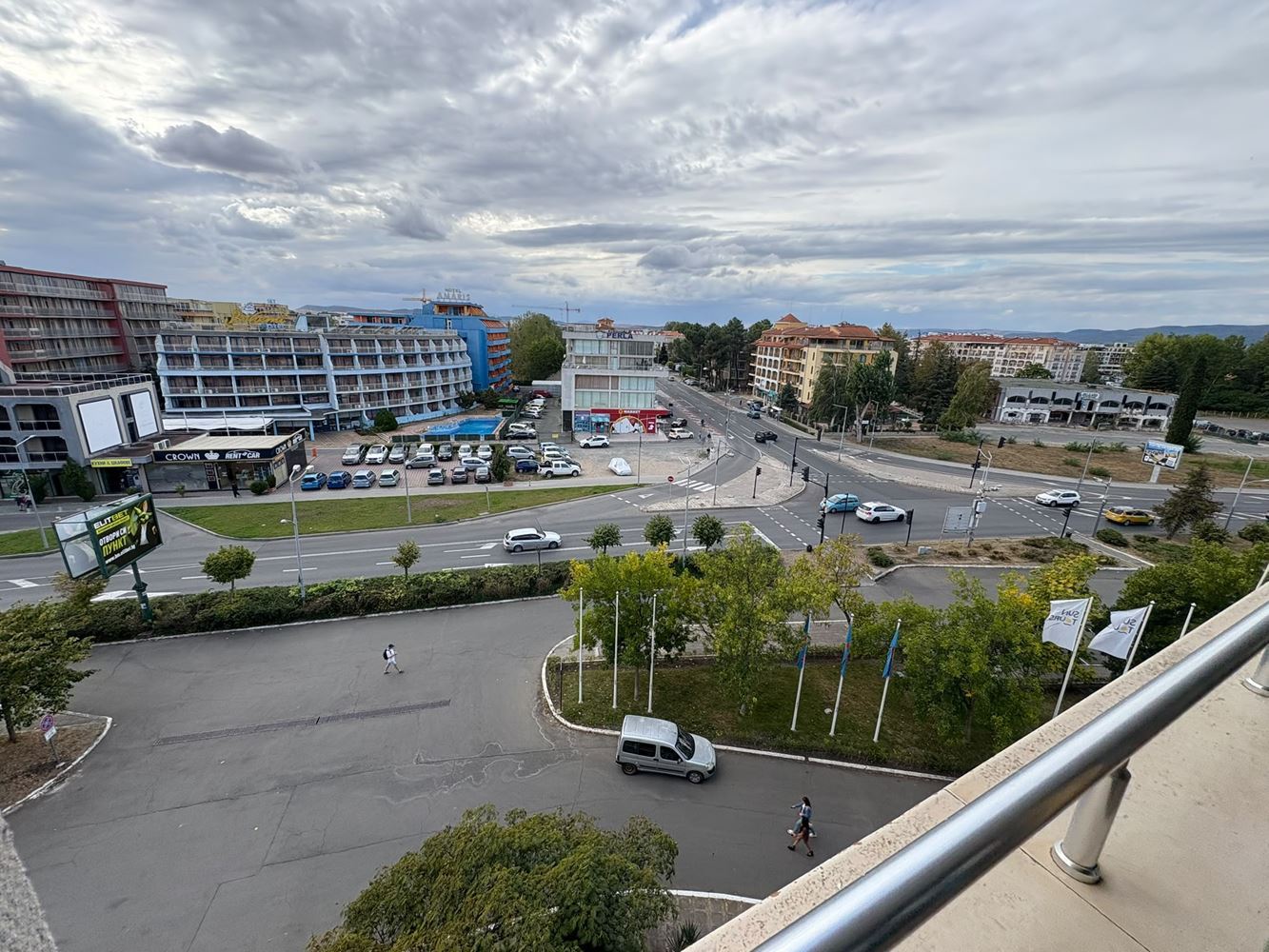 Apartmán se dvěma ložnicemi ve Slunečném pobřeží – prostornost, vybavení a zábava v rekreačním komplexu