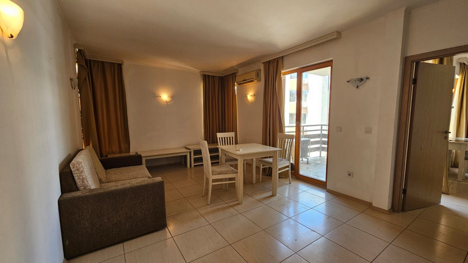 Apartmán se dvěma ložnicemi bez poplatku za údržbu, přímo u supermarketu