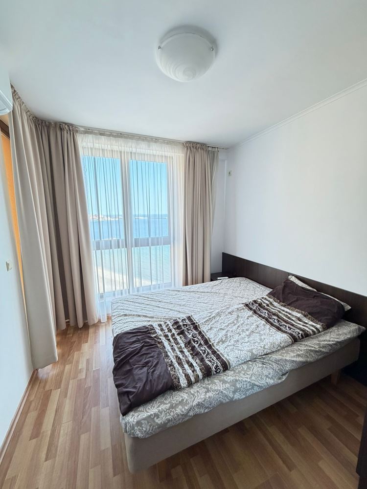 Apartmán se dvěma ložnicemi a přímým výhledem na moře v první linii u moře v Nesebaru