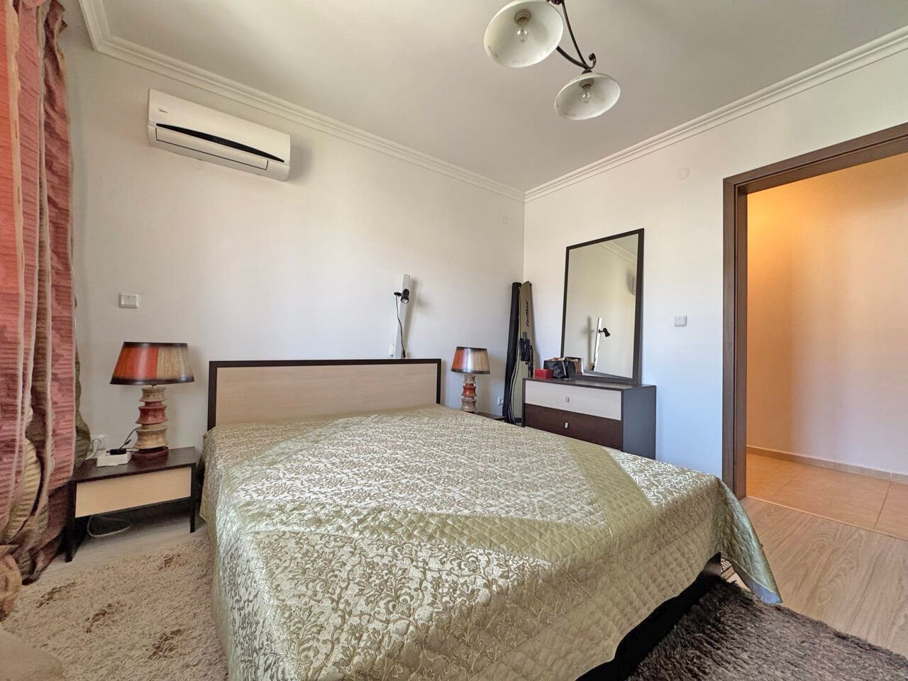 Prostorný byt se 2 ložnicemi v butik komplexu jen pár metrů od moře ve Sveti Vlas 