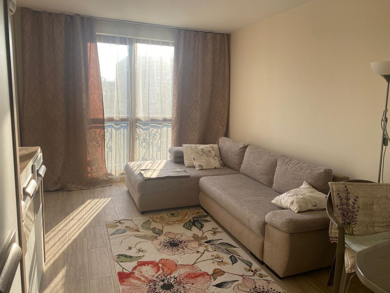Krásný apartmán s jednou ložnicí v Ravdě s bazény a výborným vybavením – ideální pro dovolenou i investici