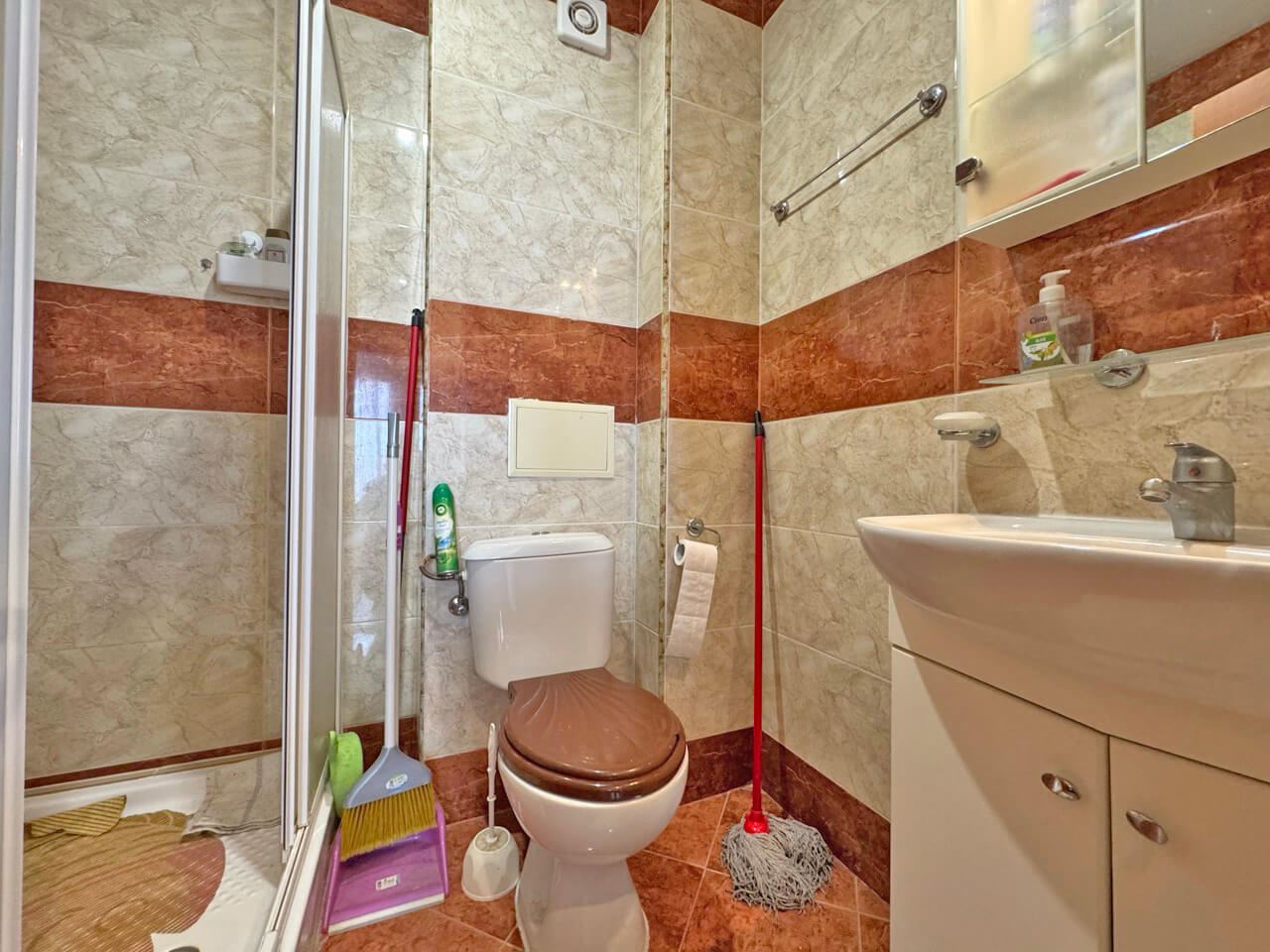 Prostorný byt s jednou ložnicí s výhledem na bazén v Slunečném Břehu