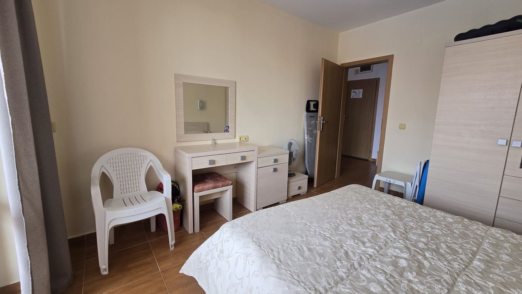 Dvoupokojový apartmán s výhledem na bazén v Svatém Vlasu – jen pár metrů od moře