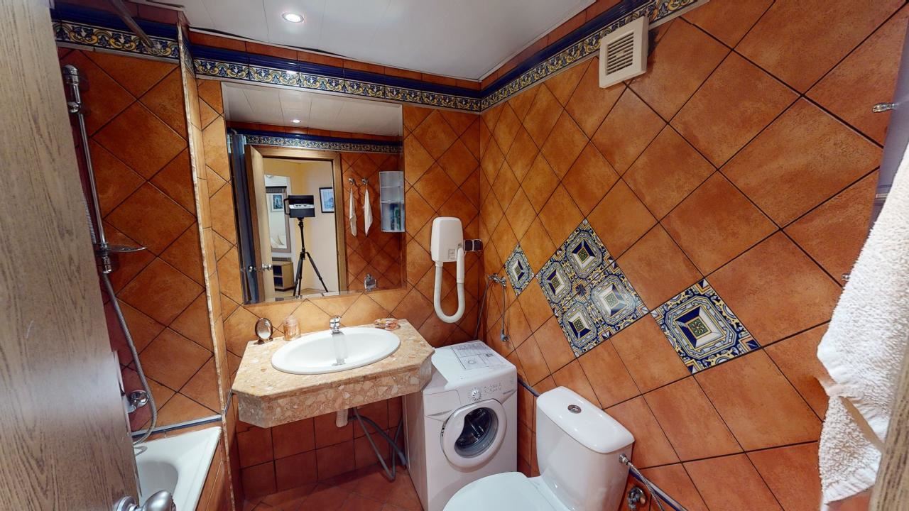 Panoramatický prostorný byt s jednou ložnicí na první linii moře v Elenite