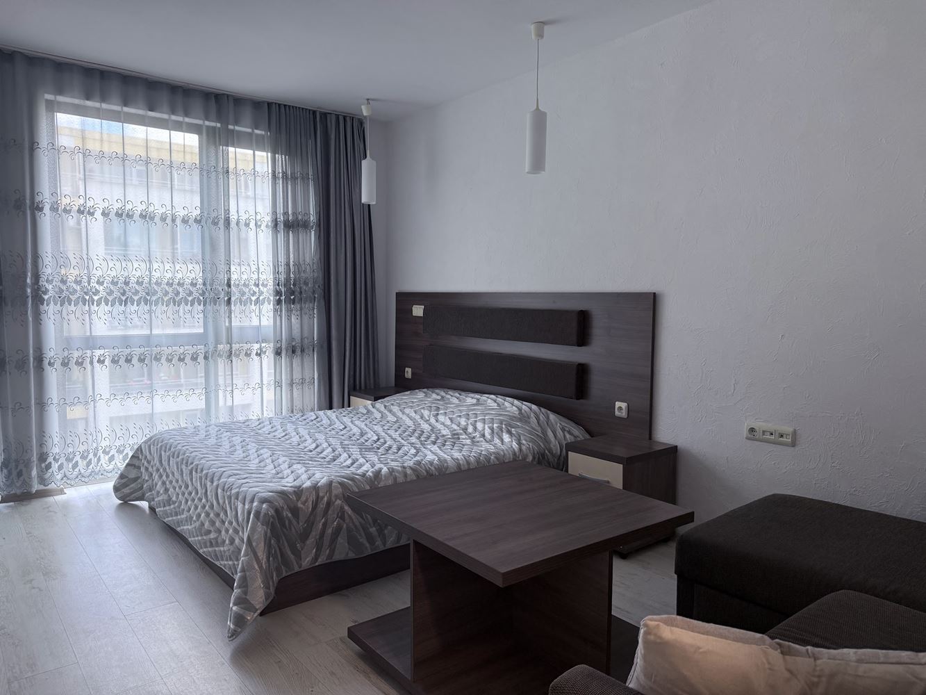 Stylové studio ve Slunečném pobřeží – prostornost, pohodlí a vynikající lokalita pro celoroční bydlení