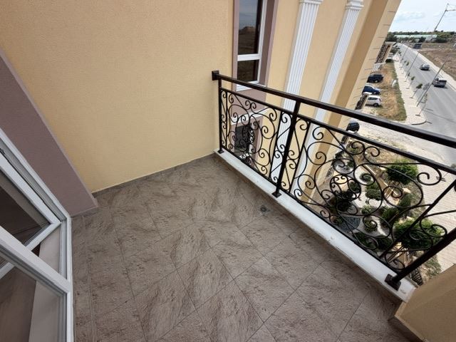Nový apartmán s jednou ložnicí a prostorným balkonem v moderním komplexu v Ravdě