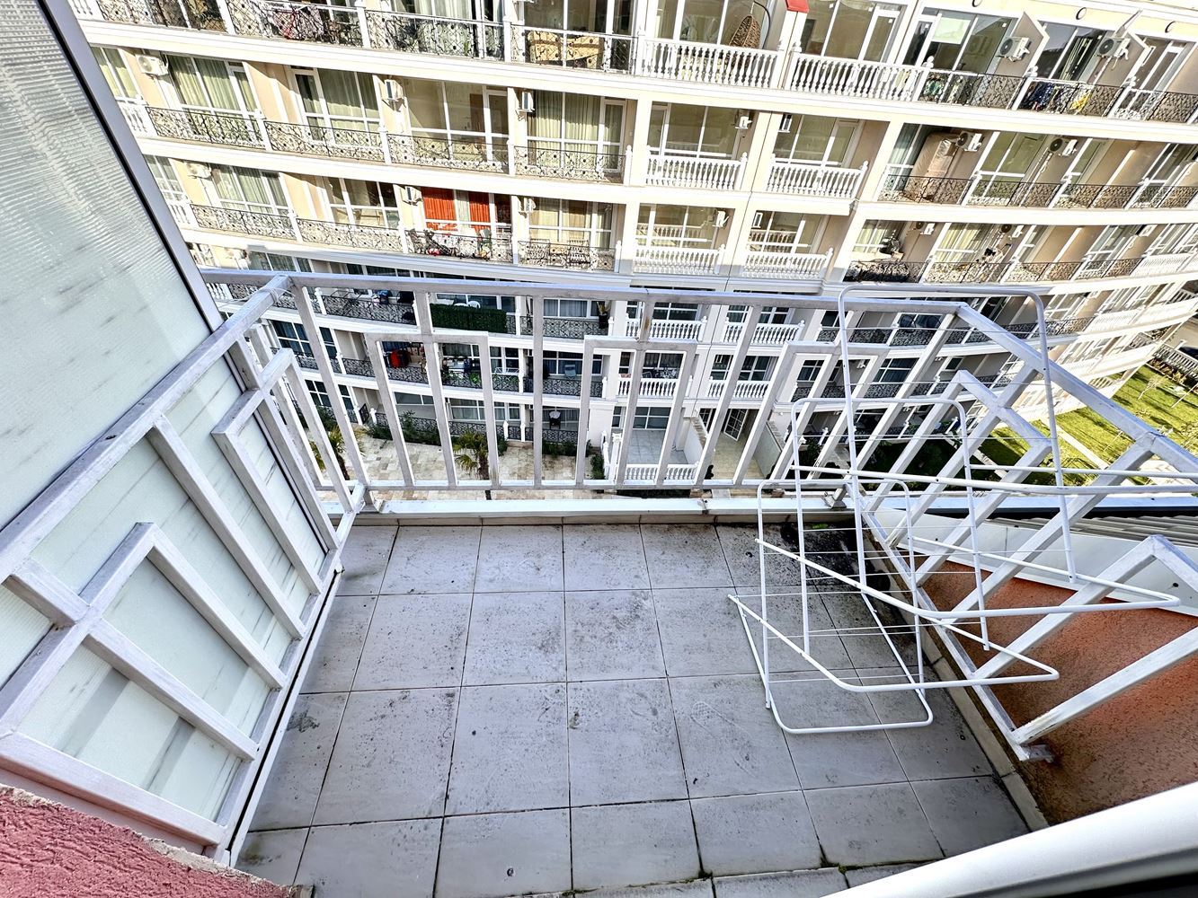 Studio v moderním komplexu v Slunečním pobřeží s výbornou infrastrukturou a vybavením