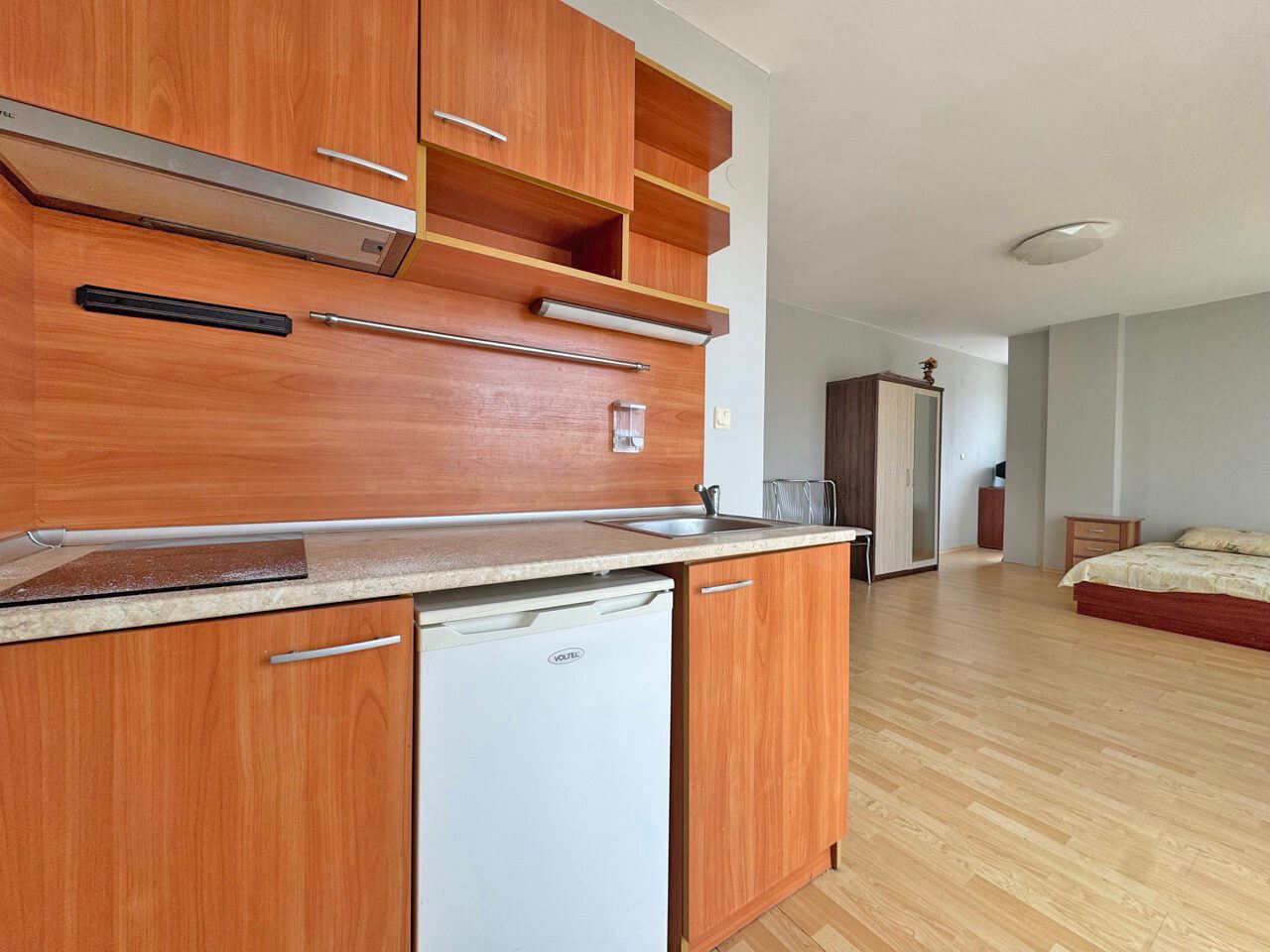 Panoramatický dvoupokojový apartmán s velkou terasou a otevřeným výhledem – Slunečné pobřeží