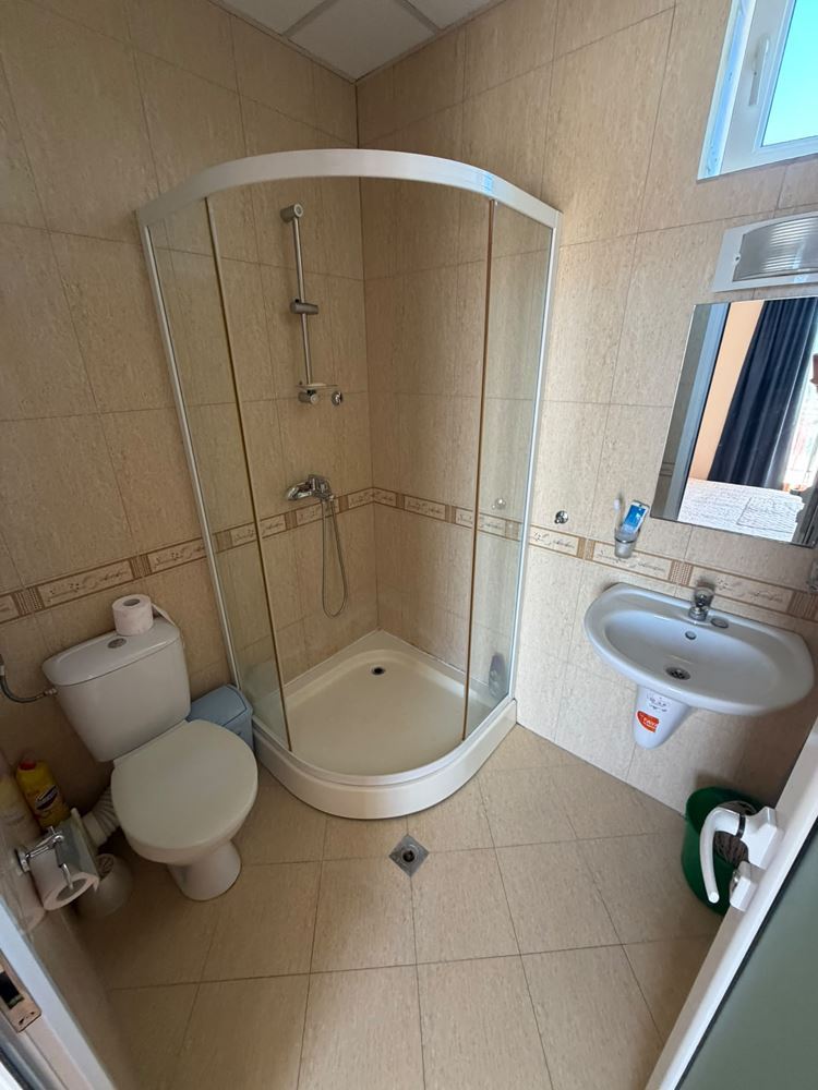 Prostorný apartmán s jednou ložnicí v prestižním uzavřeném komplexu blízko pláže na Slunečním pobřeží