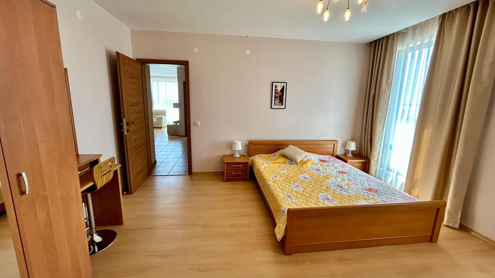 Sveti Vlas – apartmán se třemi ložnicemi s přímým panoramatickým výhledem na moře v komplexu na první linii