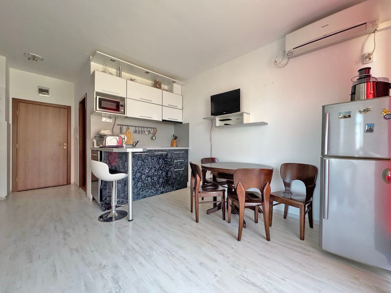 Třípokojový byt v komplexu s dobře organizovaným prostředím a útulnou atmosférou