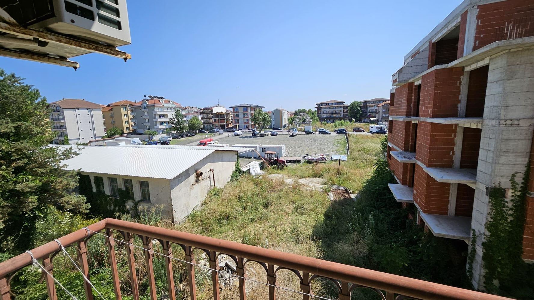 Dvoupokojový apartmán s jednou ložnicí v Primorsku s Aktem 16 – bazén, uzavřený komplex a pláž v docházkové vzdálenosti