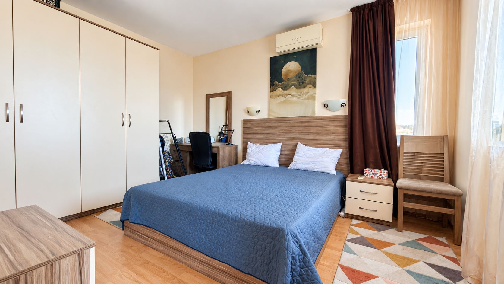Útulný menší apartmán s jednou ložnicí v komplexu s bazénem a nepřetržitou ostrahou