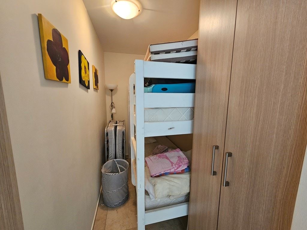 Panoramatický apartmán se dvěma ložnicemi jen pár metrů od pláže v Elenite s úžasným výhledem na záliv