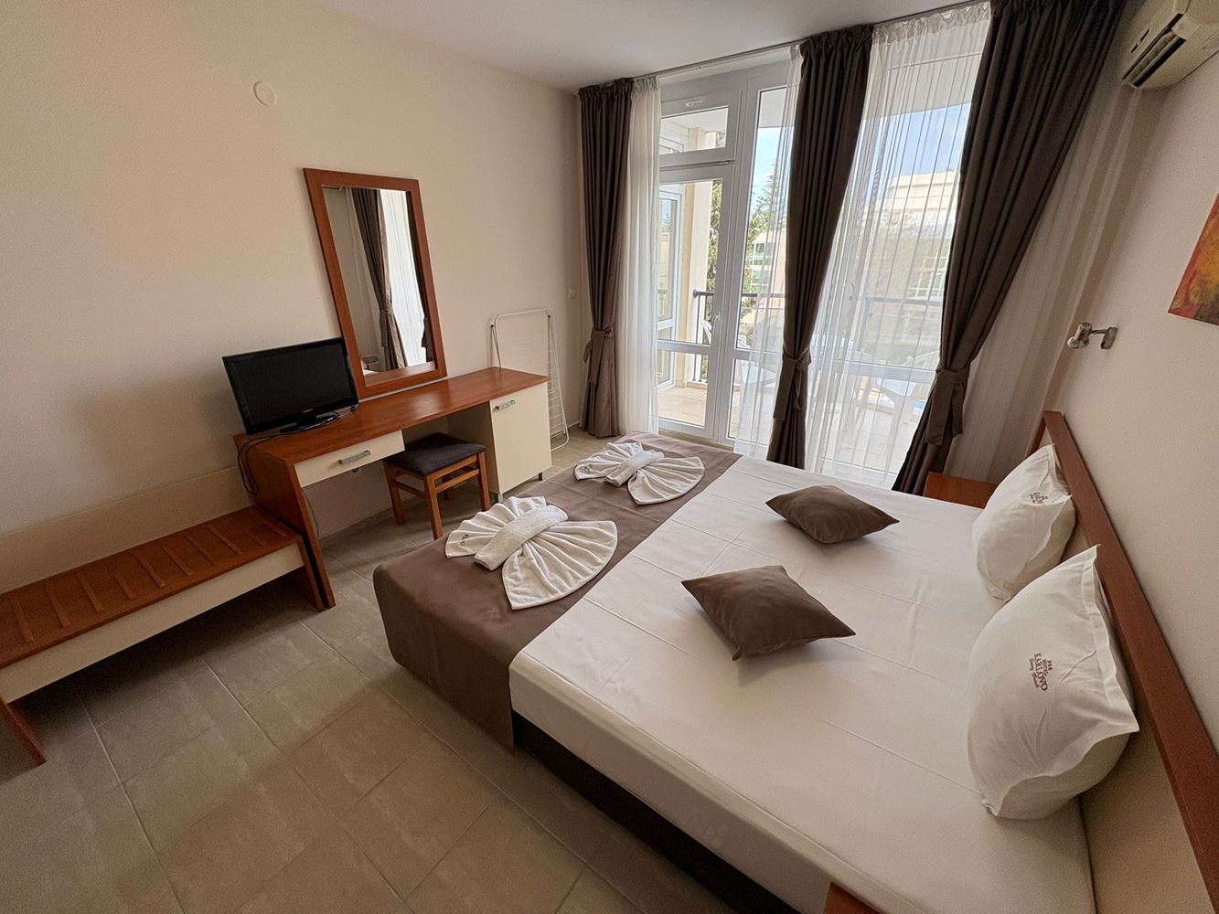 Prostorný byt se dvěma ložnicemi s výborným vybavením a připravený k nastěhování – ideální investice a komfortní bydlení