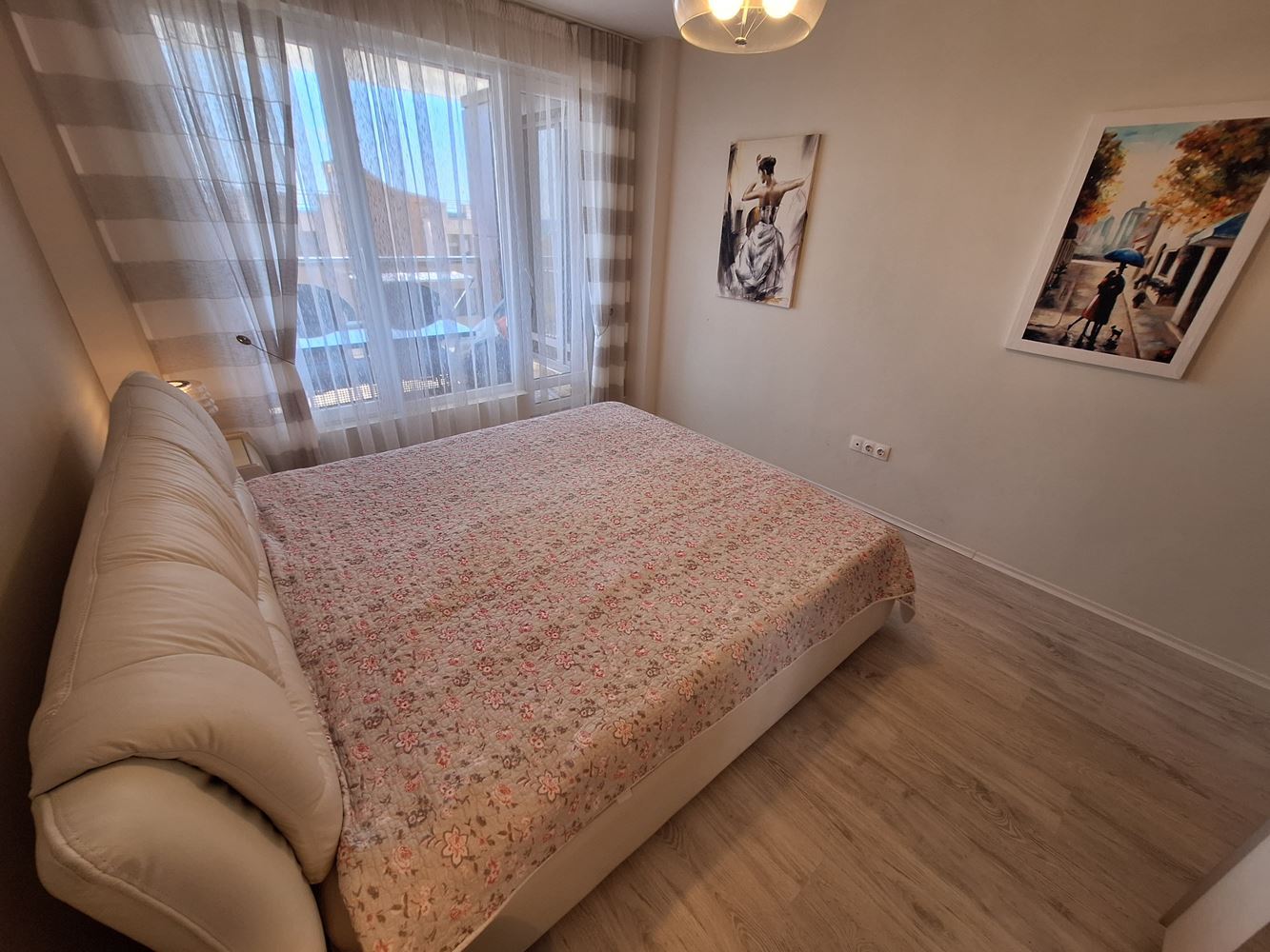 Prostorný apartmán se dvěma ložnicemi a parkovacím místem 200 metrů od moře ve Sveti Vlas