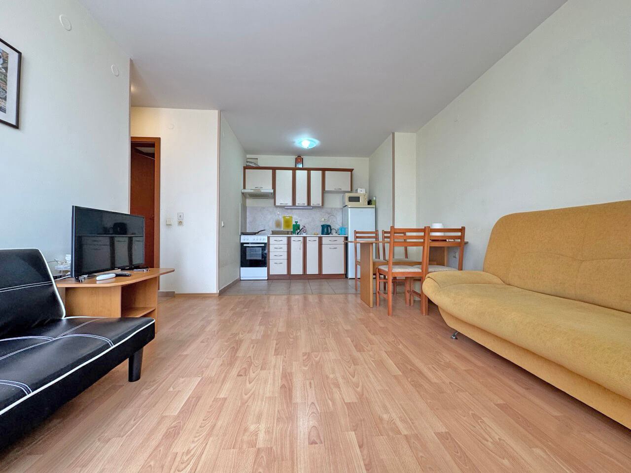 Prostorný byt s jednou ložnicí s výhledem na bazén v Slunečném Břehu