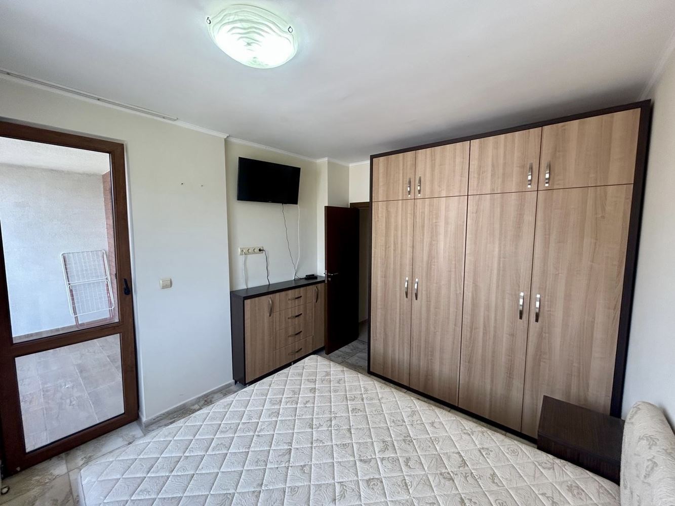 Prostorný apartmán se dvěma ložnicemi v Nesebaru – dvě terasy a možnost třetí ložnice