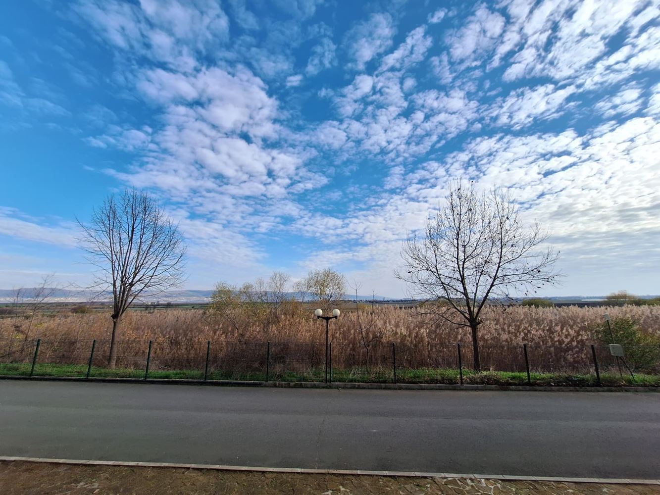 Prostorný byt s jednou ložnicí v luxusním komplexu s bazény a sportovními zařízeními