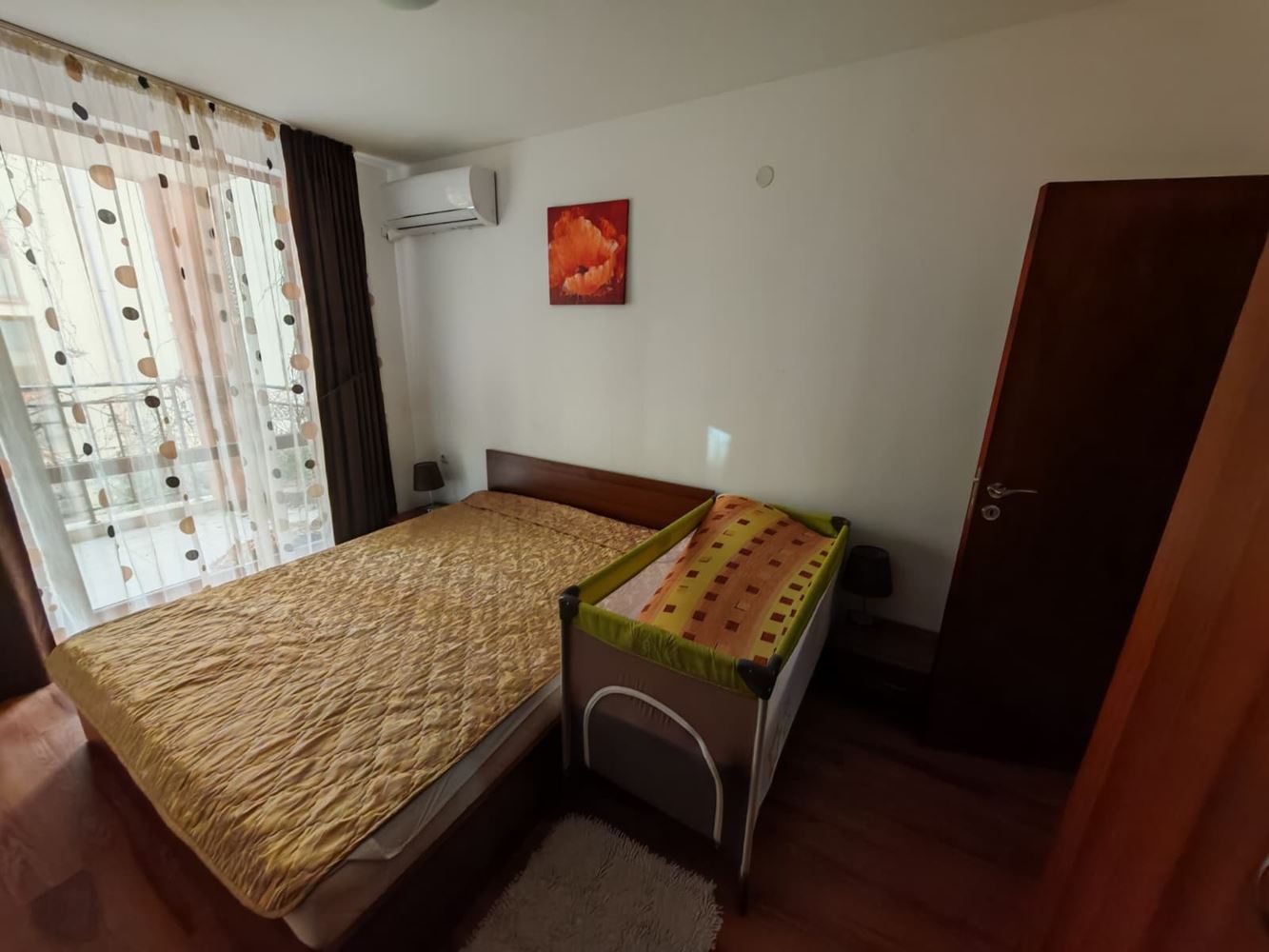 Apartmán se dvěma ložnicemi ve Sveti Vlas s vynikajícím vybavením v uzavřeném komplexu