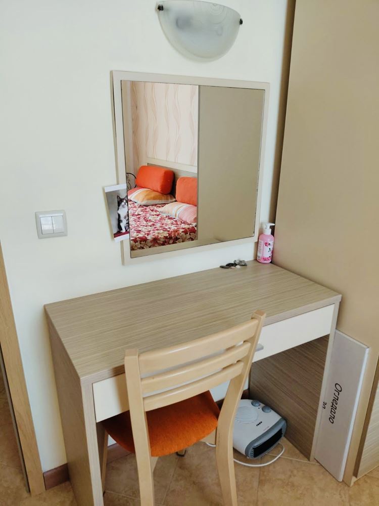 Přímořský komfort s výhledem na bazén – apartmán s jednou ložnicí v prestižním komplexu v Slunečném pobřeží