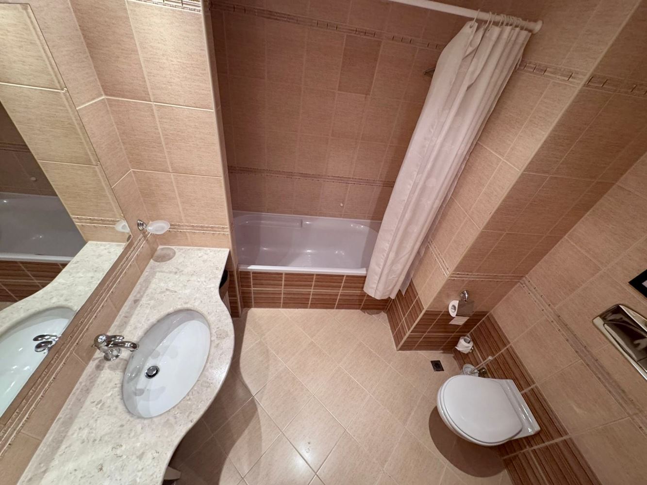 Luxusní byt s jednou ložnicí v prestižním komplexu na první linii – komfort, styl a nekonečné vybavení