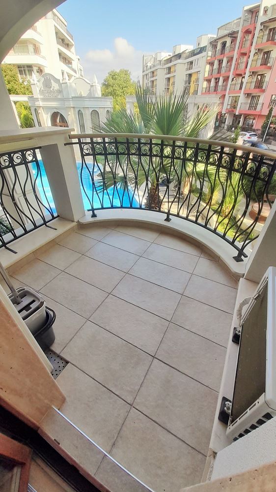Apartmán s jednou ložnicí a výhledem na bazén v komplexu s působivou infrastrukturou ve Slunečném pobřeží