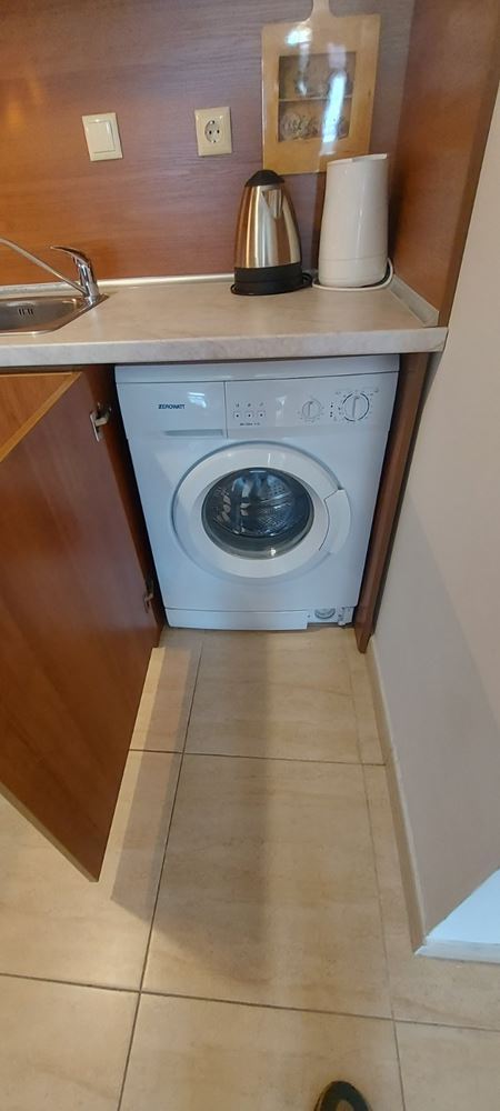 Prostorný apartmán s výhledem na moře ve Sveti Vlas – komfort, zeleň a prestižní lokalita