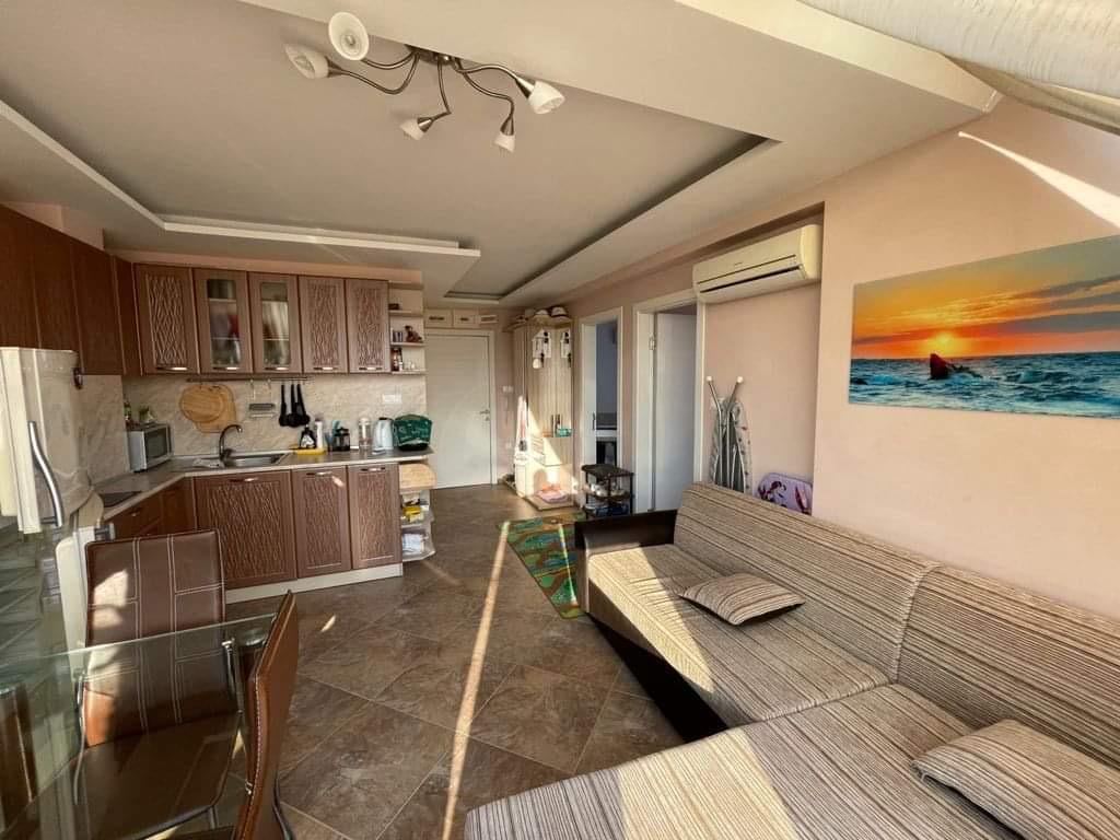 Panoramatický byt se dvěma ložnicemi s výhledem na moře v Ravdě – světlo, prostor a nízký poplatek za údržbu