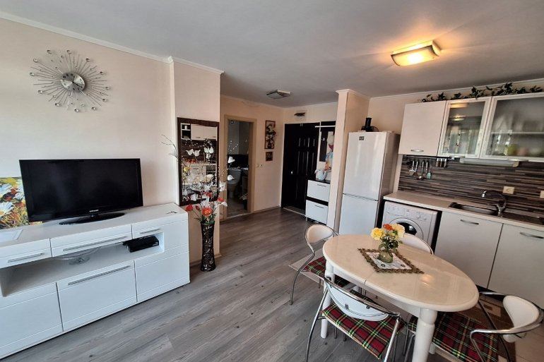 Útulný apartmán s jednou ložnicí 200 metrů od pláže v Ravdě – komfort a klid ve skvělé nemovitosti u moře