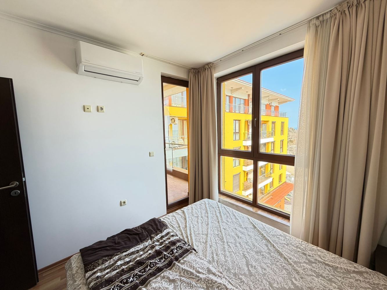 Apartmán se dvěma ložnicemi a přímým výhledem na moře v první linii u moře v Nesebaru