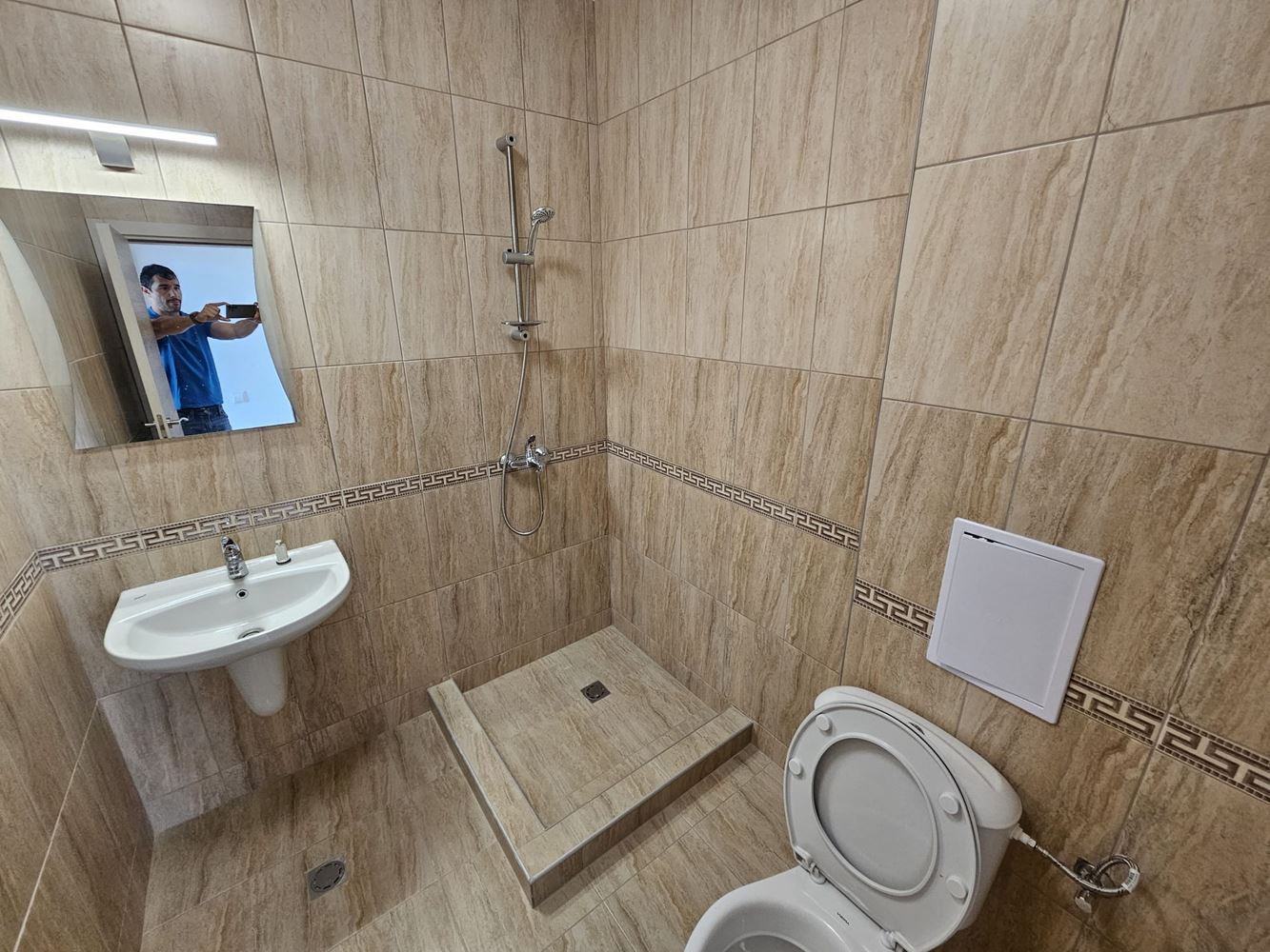 Dvoupokojový apartmán s panoramatickým výhledem v klidném komplexu u Aheloy