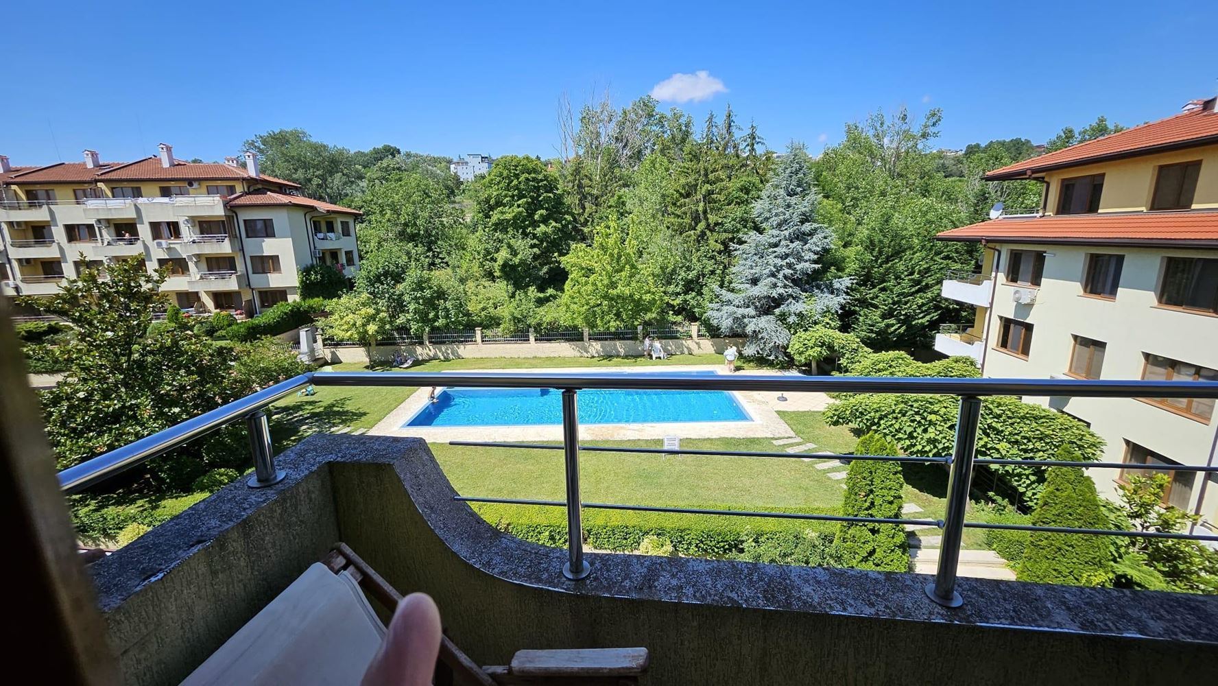 Mořské panorama a komfort pouhých 100 metrů od pláže! Zařízený apartmán s jednou ložnicí v komplexu v Byale