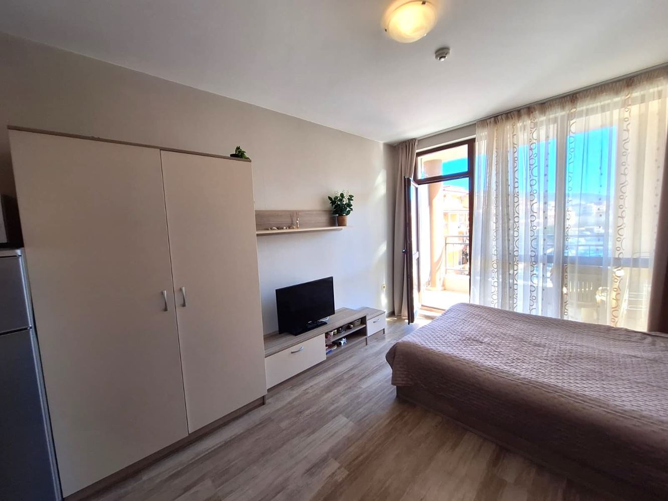 Útulné studio 200 m od pláže ve Sveti Vlas – plně zařízené a připravené k nastěhování