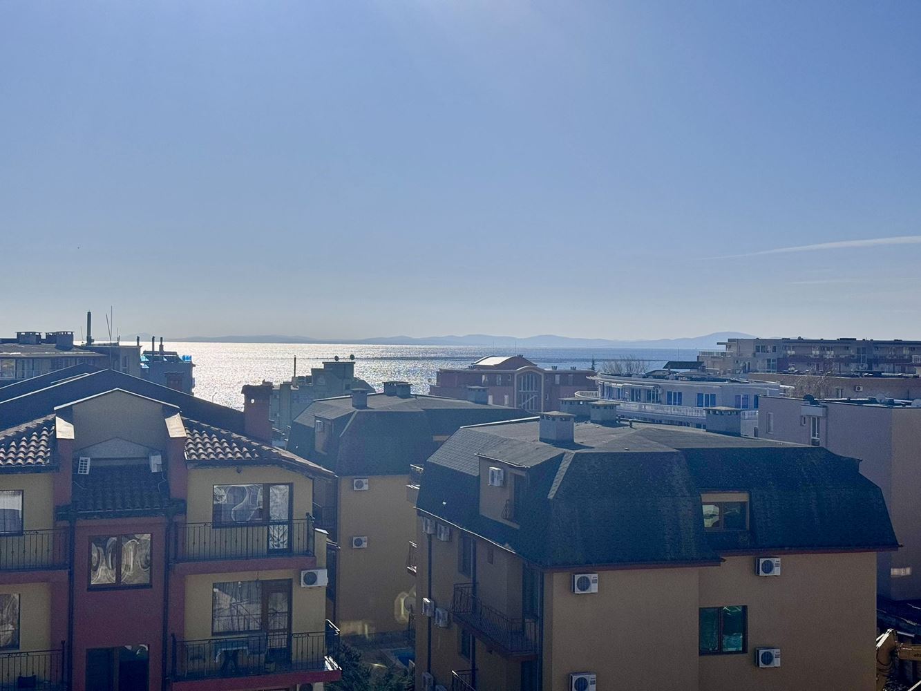 Apartmán s jednou ložnicí a panoramatickým výhledem na moře v Nesebaru – pouze 200 m od pláže, skvělá investice i domov u moře