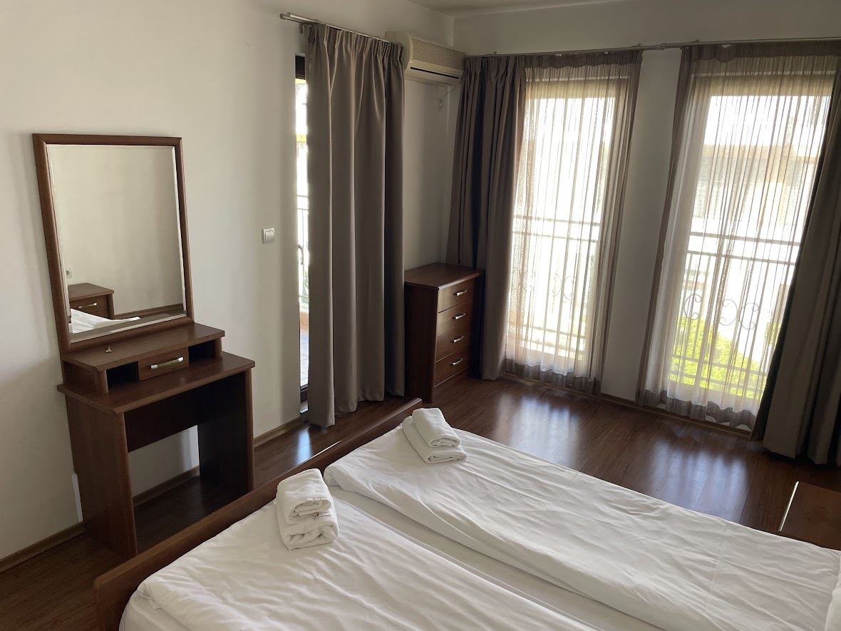 Výhled na moře a prvotřídní lokalita – byt v komplexu se službami, Aheloy