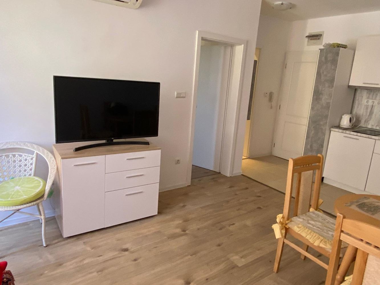 Dvoupokojový byt v Pomorie – zařízený, se zahradou a vynikající polohou