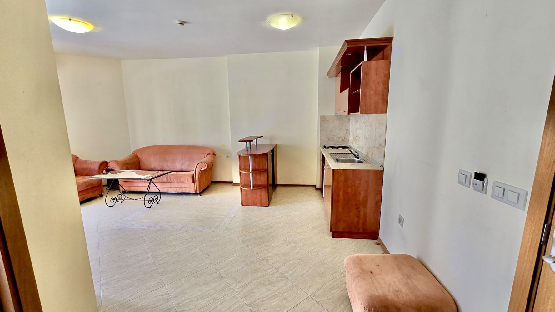 Prostorný apartmán s jednou ložnicí na Slunečním pobřeží – skvělá investice s kompletní dokumentací