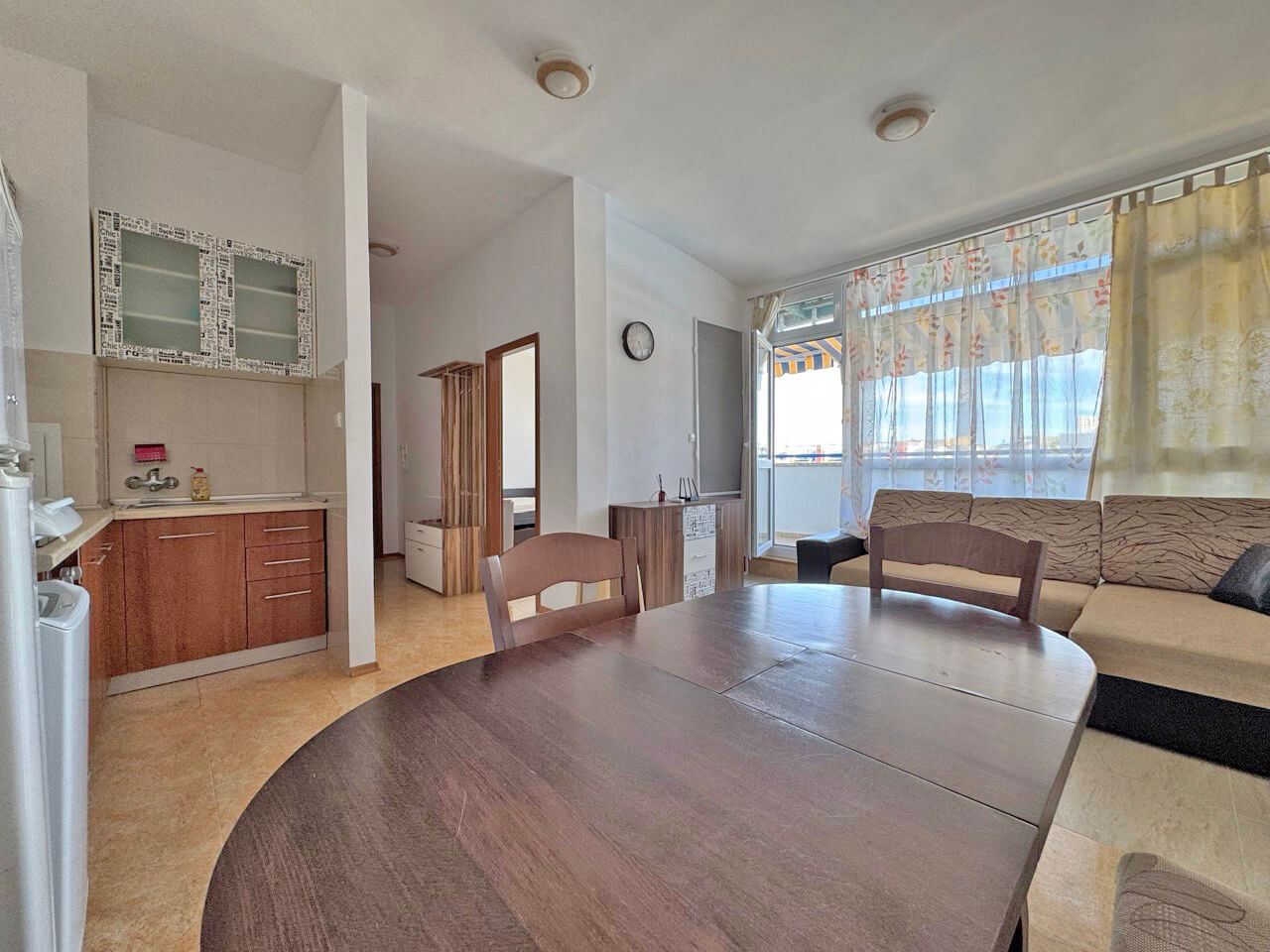 Útulný jednopokojový apartmán s výhledem na bazén na Slunečném pobřeží