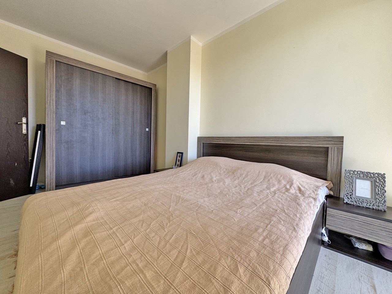 Zařízený apartmán s jednou ložnicí a krásným výhledem na Slunečné pobřeží