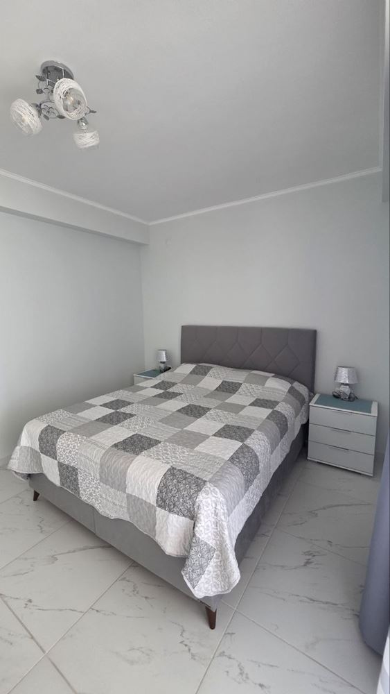Prostorný apartmán se dvěma ložnicemi s částečným výhledem na moře v prestižním komplexu v Nesebaru – připravený pro své nové majitele