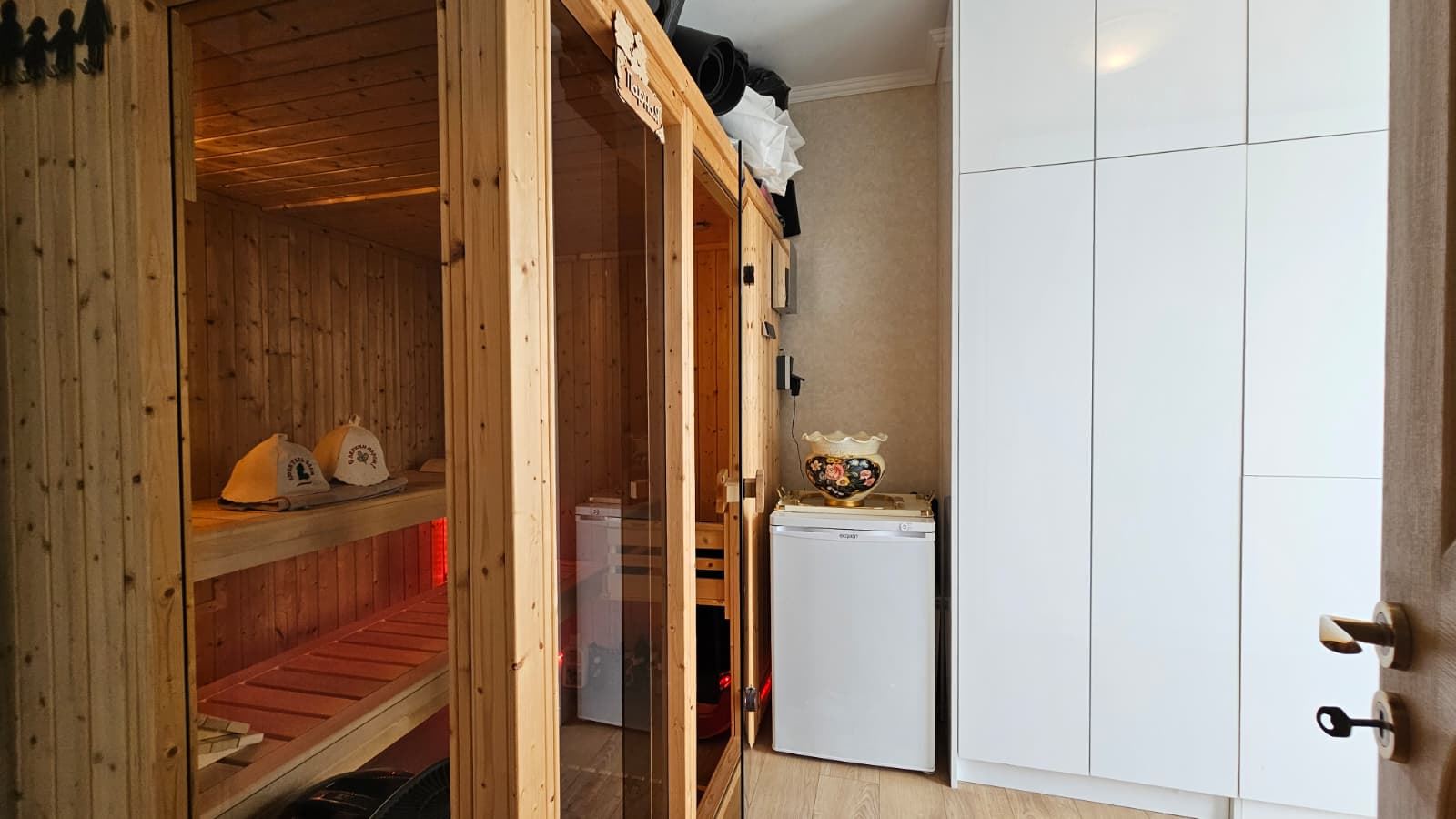 Prostorný penthouse s panoramatickou terasou a saunou v moderním rezidenčním komplexu v Slunečné pobřeží